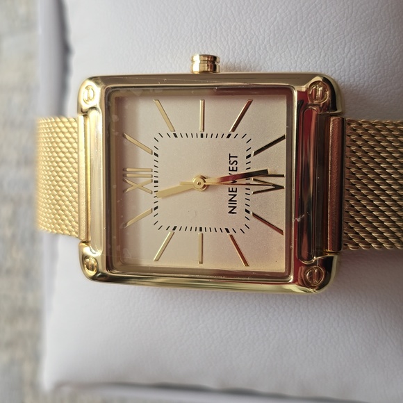 NINE WEST WOMEN'S GOLDTONE ANALOG WATCH - Picture 1 of 13